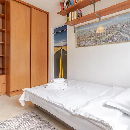 Zawodzie Homely By Bookinghost *